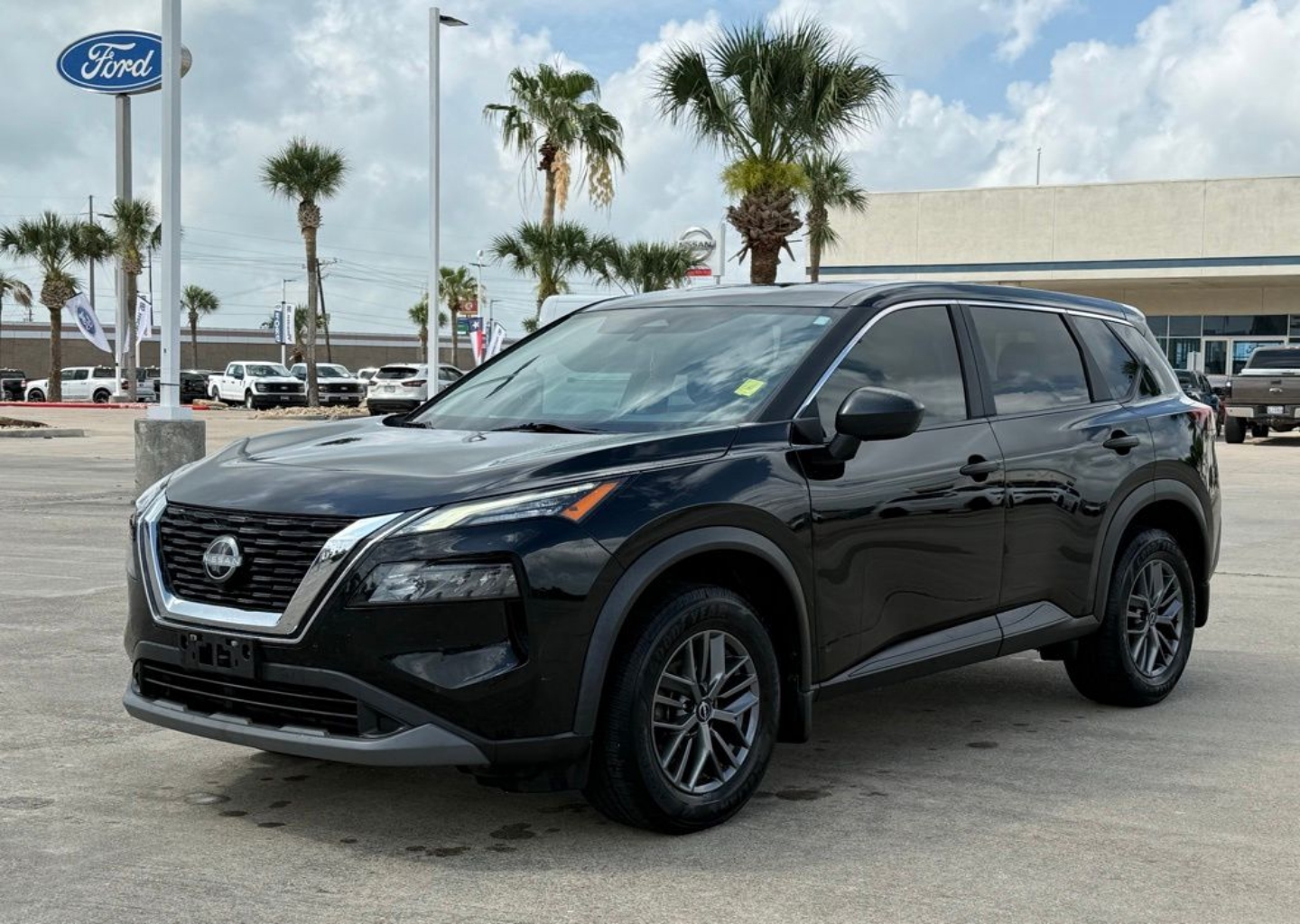 2023 Nissan Rogue S FWD's photo
