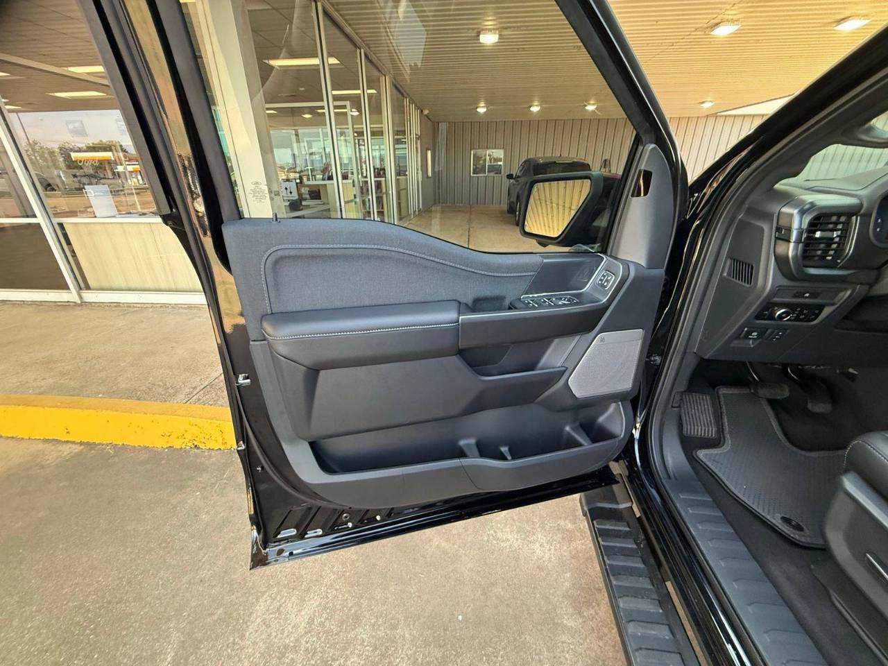 2025 Ford F-150 Lariat - Photo 23