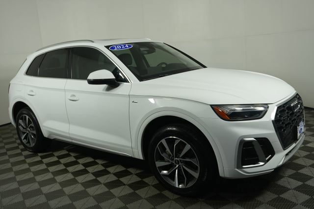2024 Audi Q5 45 Premium Plus's photo