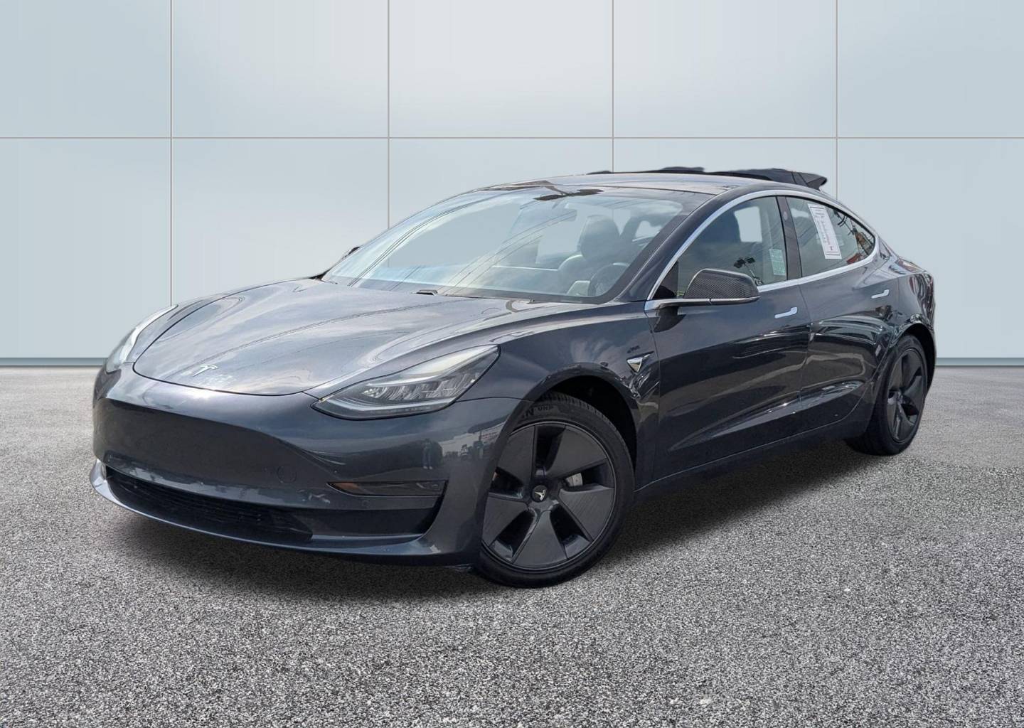 2020 Tesla Model 3 Standard Range Plus's photo