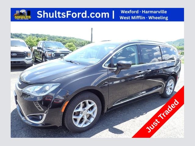 2018 Chrysler Pacifica Touring L Plus's photo