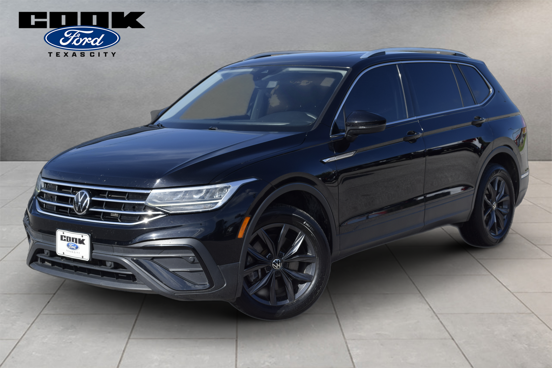 2023 Volkswagen Tiguan 2.0T SE's photo