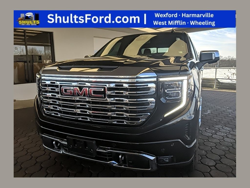 2022 GMC Sierra 4WD Crew Cab Short Box Denali's photo