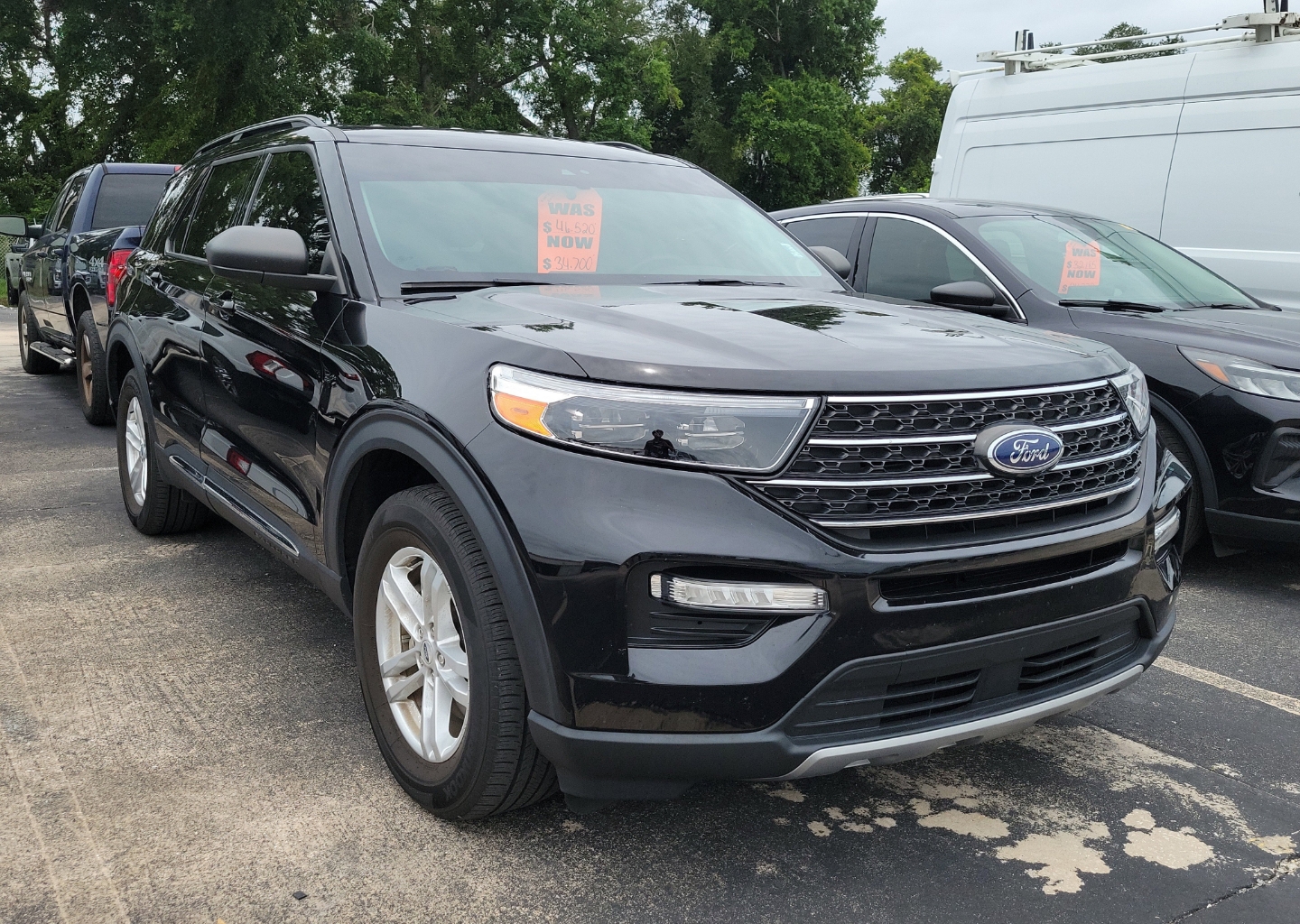 2023 Ford Explorer XLT 4WD's photo