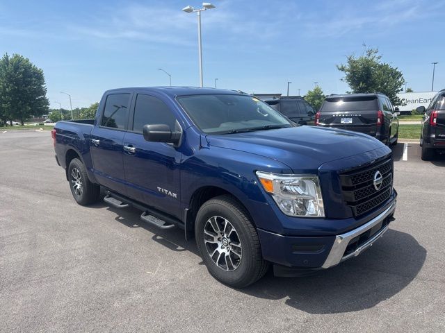 2021 Nissan Titan SV 4X4 Crew Cab's photo