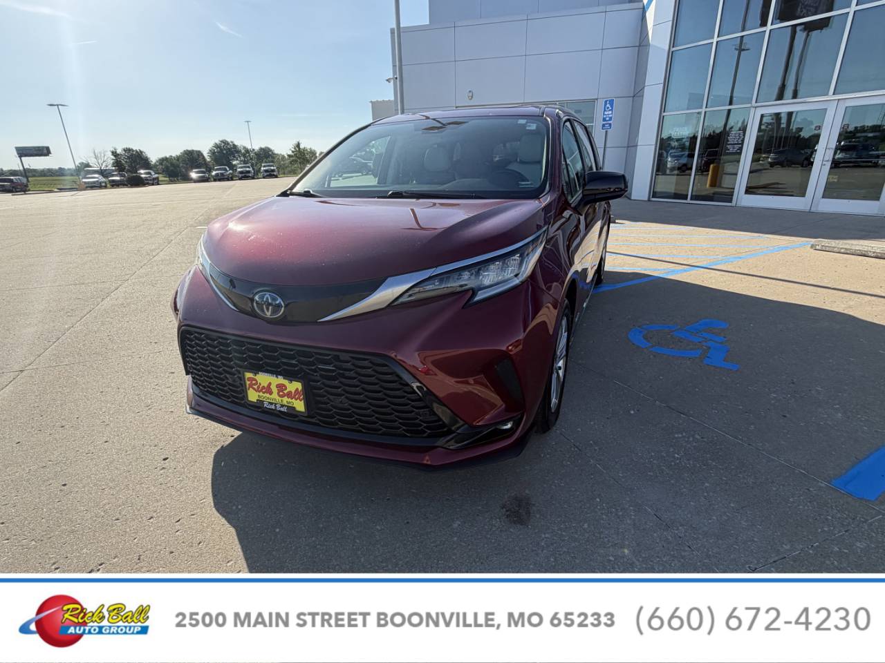 Used 2021 Toyota Sienna XSE with VIN 5TDDSKFCXMS018310 for sale in Kansas City
