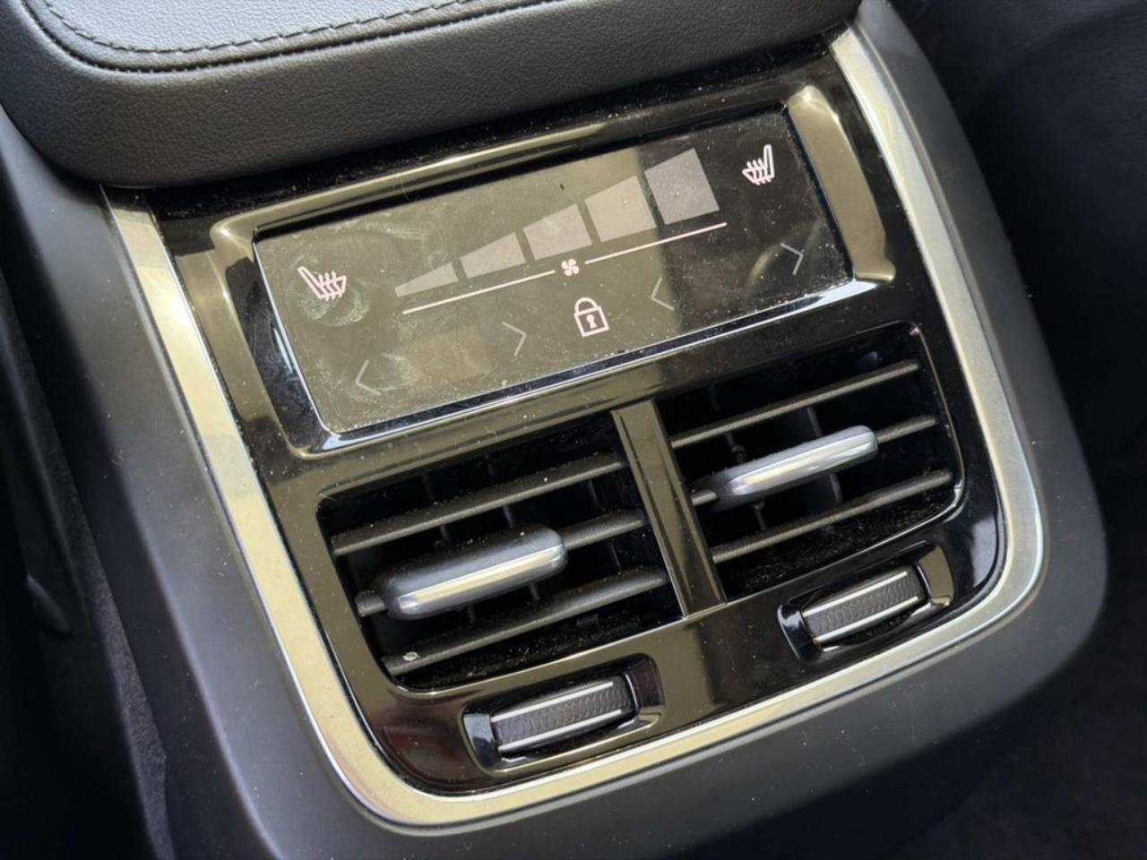 2024 Volvo XC90 Plus - Photo 22
