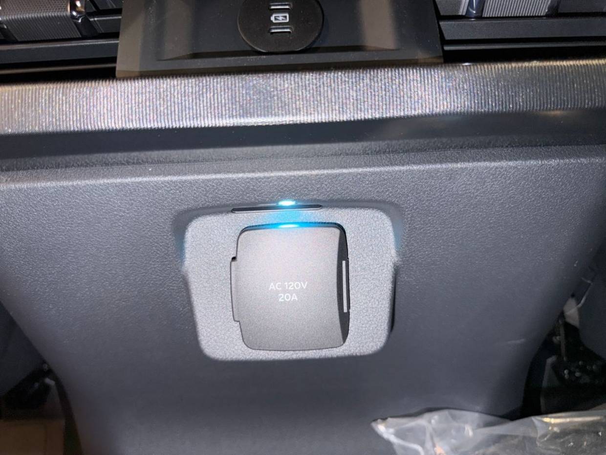 2025 Ford F-150 Platinum - Photo 31