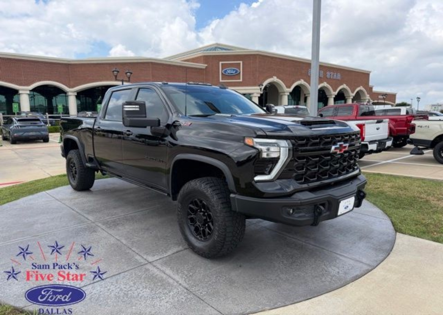 2024 Chevrolet Silverado HD ZR2 4WD Crew Cab Standard Box's photo