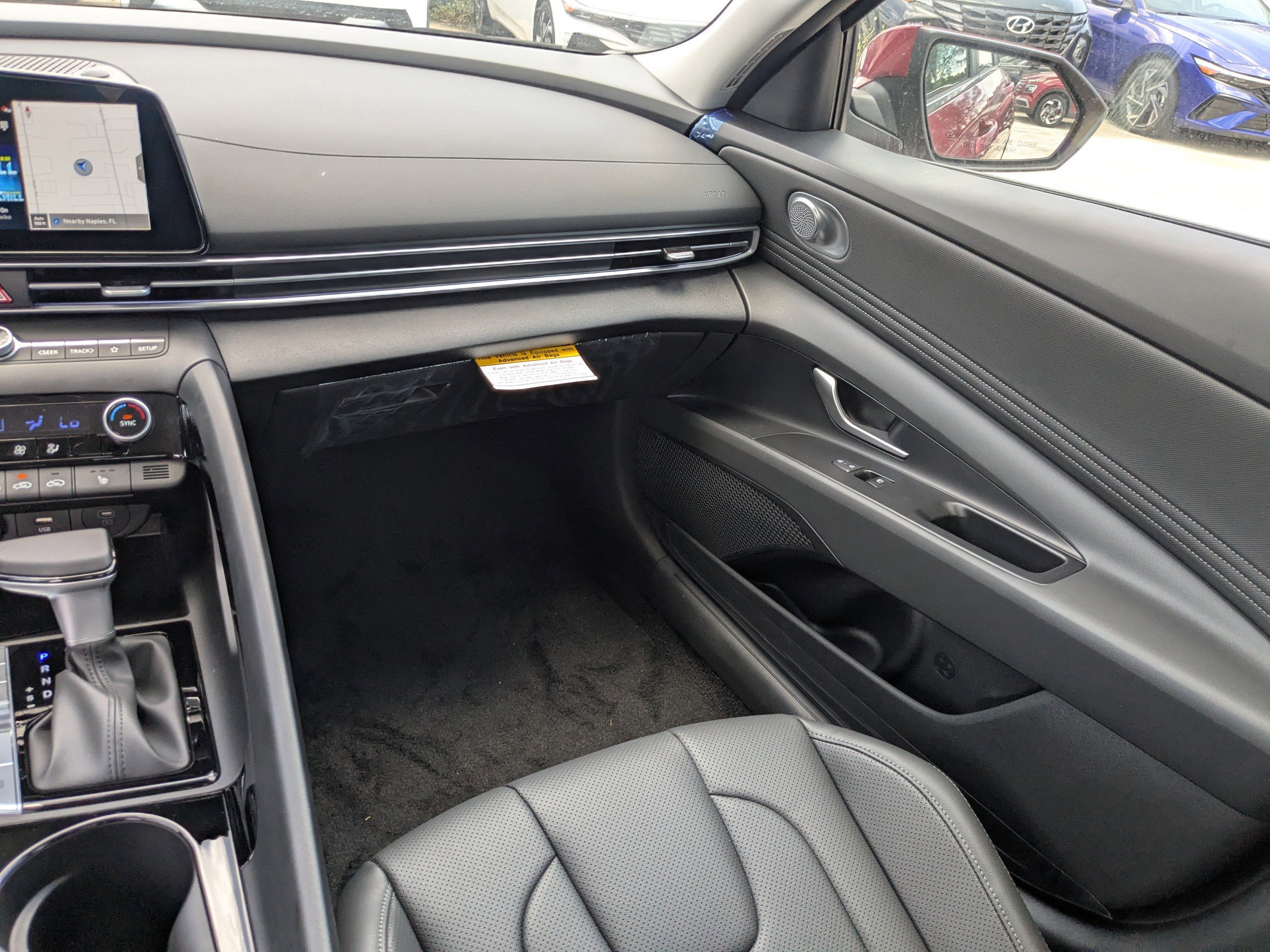 2025 Hyundai Elantra Limited - Photo 9