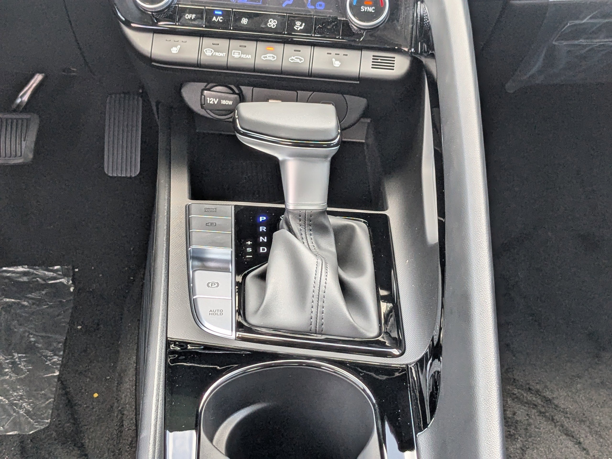 2025 Hyundai Elantra Limited - Photo 14