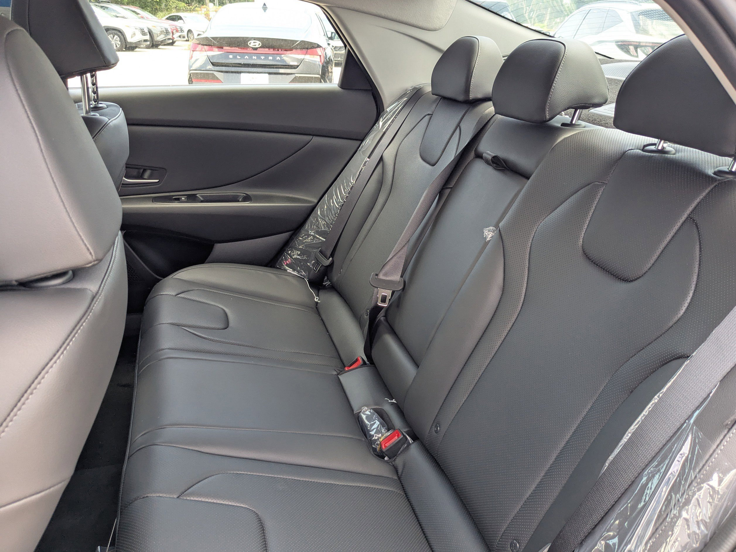 2025 Hyundai Elantra Limited - Photo 16