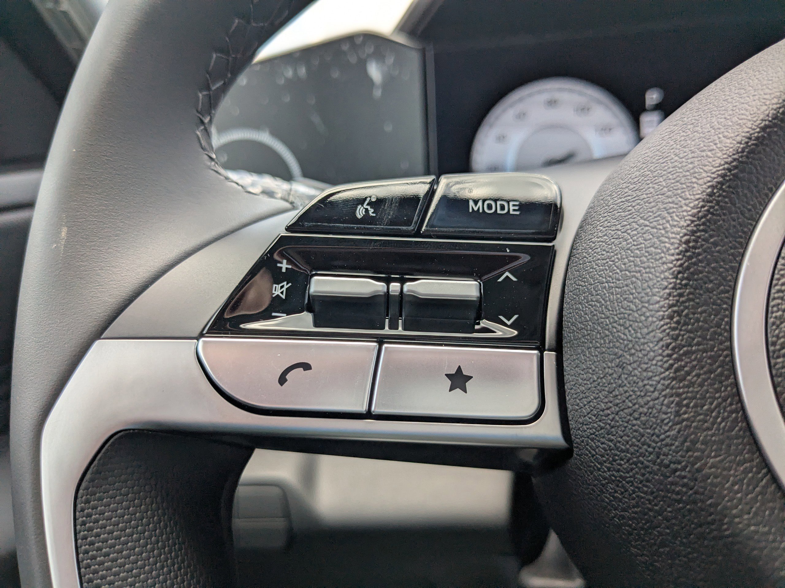 2025 Hyundai Elantra Limited - Photo 20