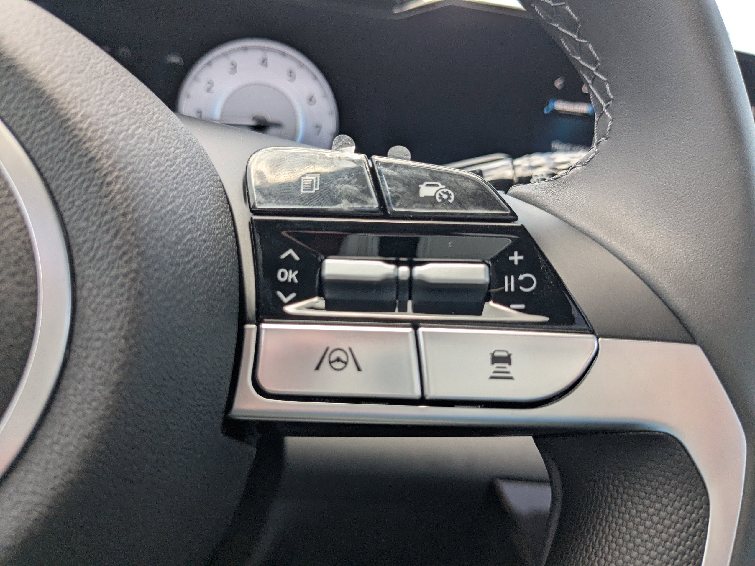 2025 Hyundai Elantra Limited - Photo 21