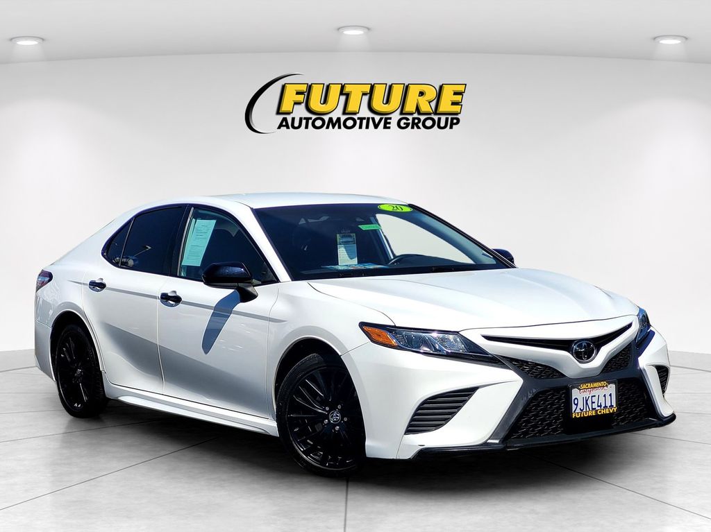 2020 Toyota Camry SE Nightshade