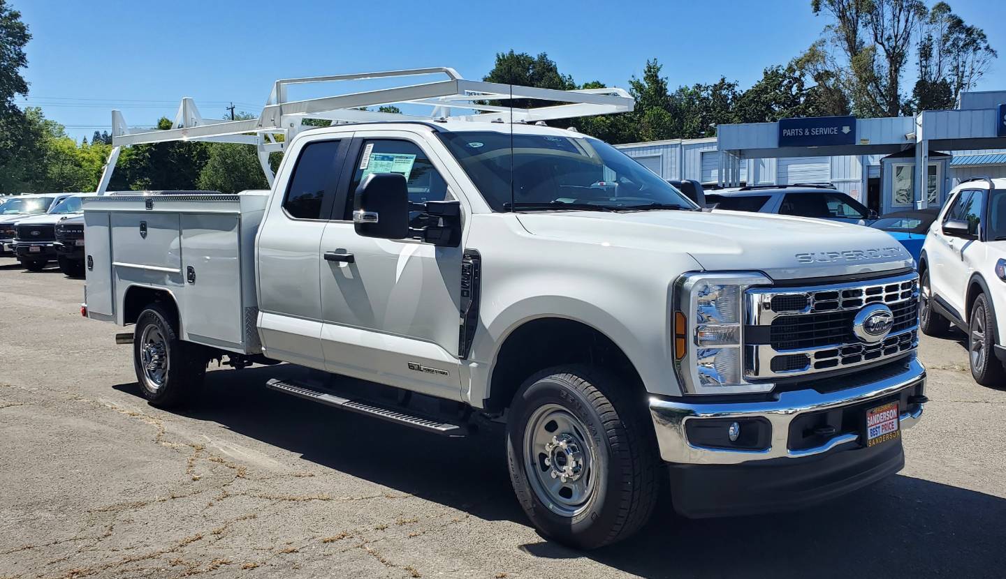 2026 Ford F-350 XL 4x4 SuperCab 168-In SRW's photo
