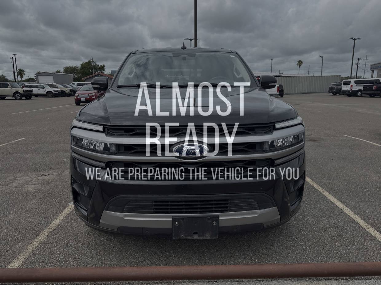 2023 Ford Expedition XLT's photo