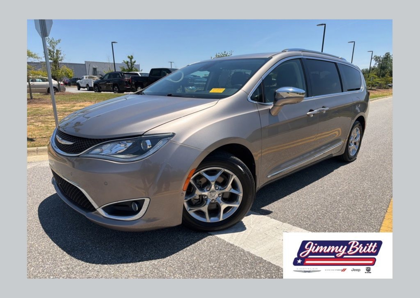 2018 Chrysler Pacifica Limited's photo