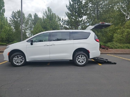 2024 Chrysler Pacifica Touring