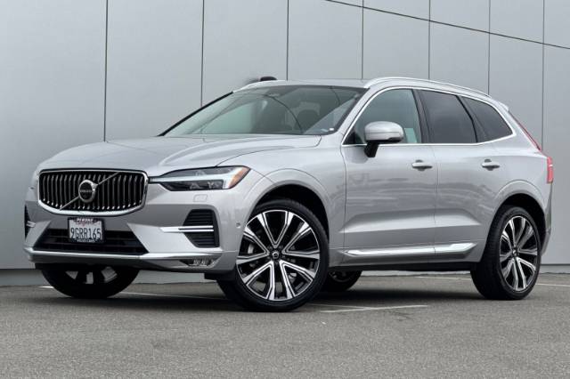 2023 Volvo XC60 B5 Ultimate Bright Theme