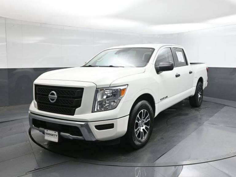 2022 Nissan Titan SV