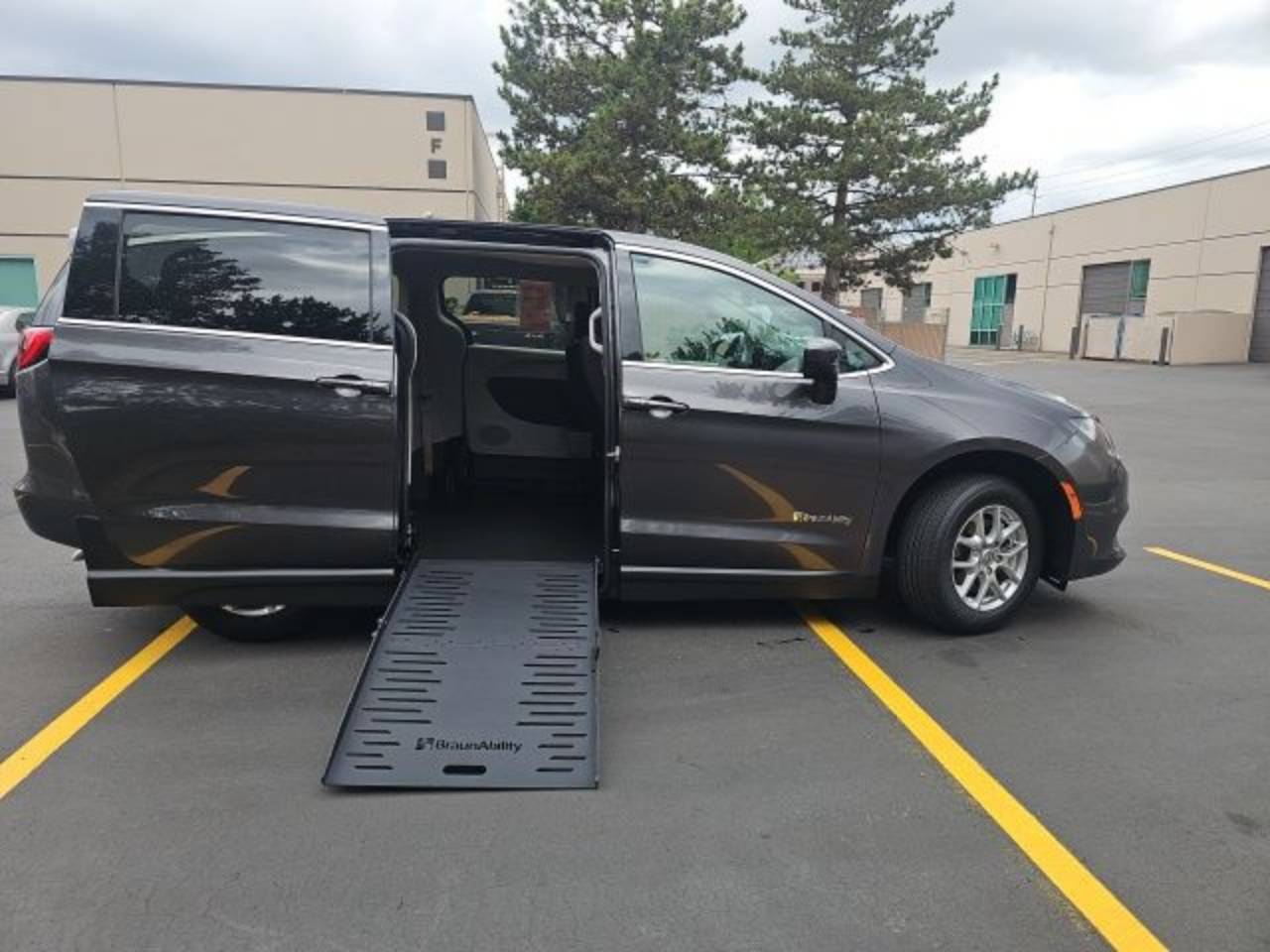 2023 Chrysler Voyager
