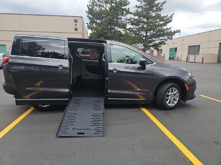 2023 Chrysler Voyager LX