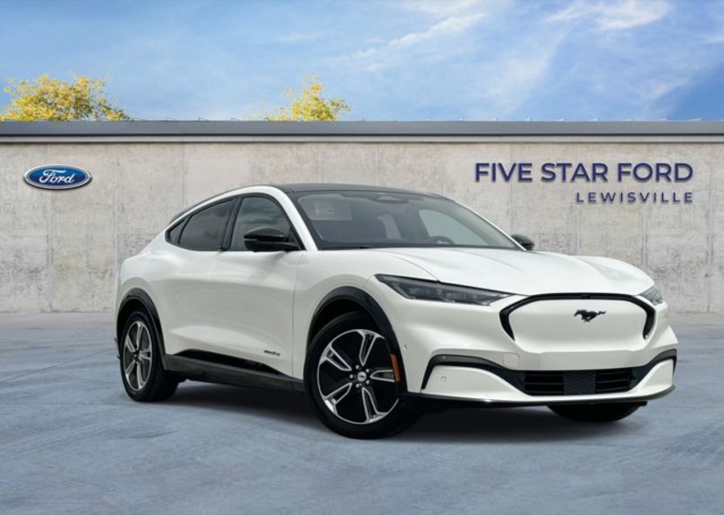 2023 Ford Mustang-Mach-e Premium's photo