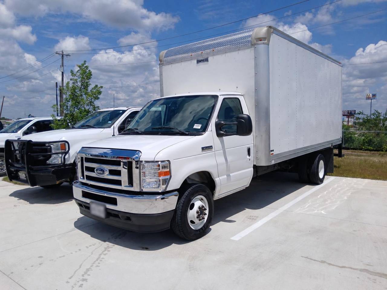 2023 Ford E-Series DRW E-450 Super Duty 176 in WB's photo