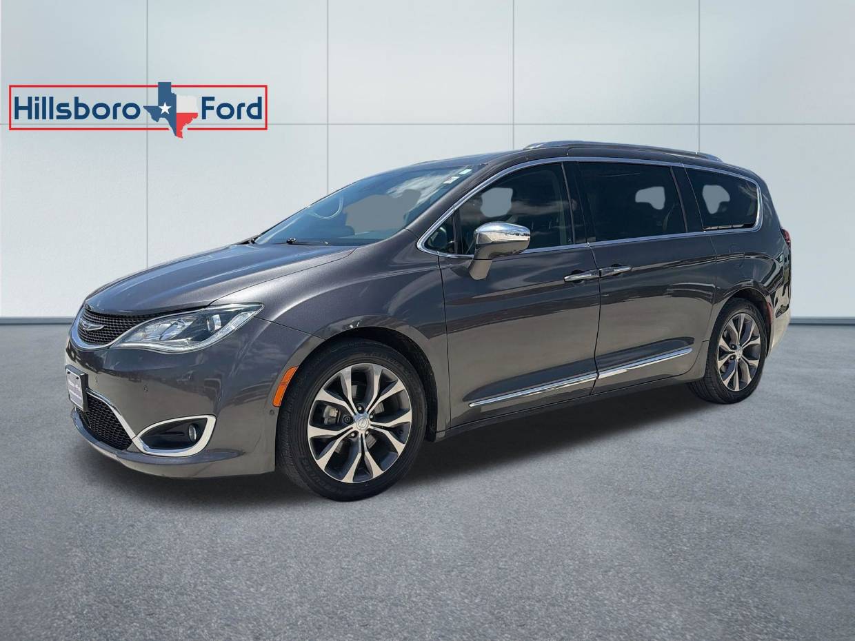2018 Chrysler Pacifica Limited's photo