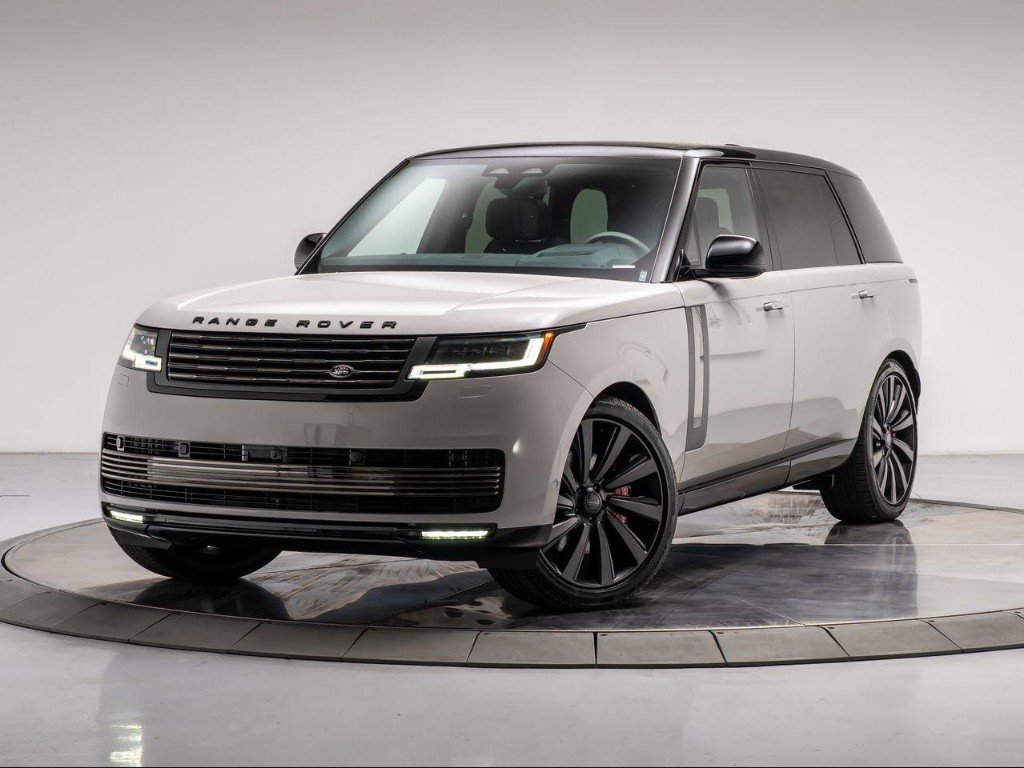 2026 Land Rover Range Rover P615 SV