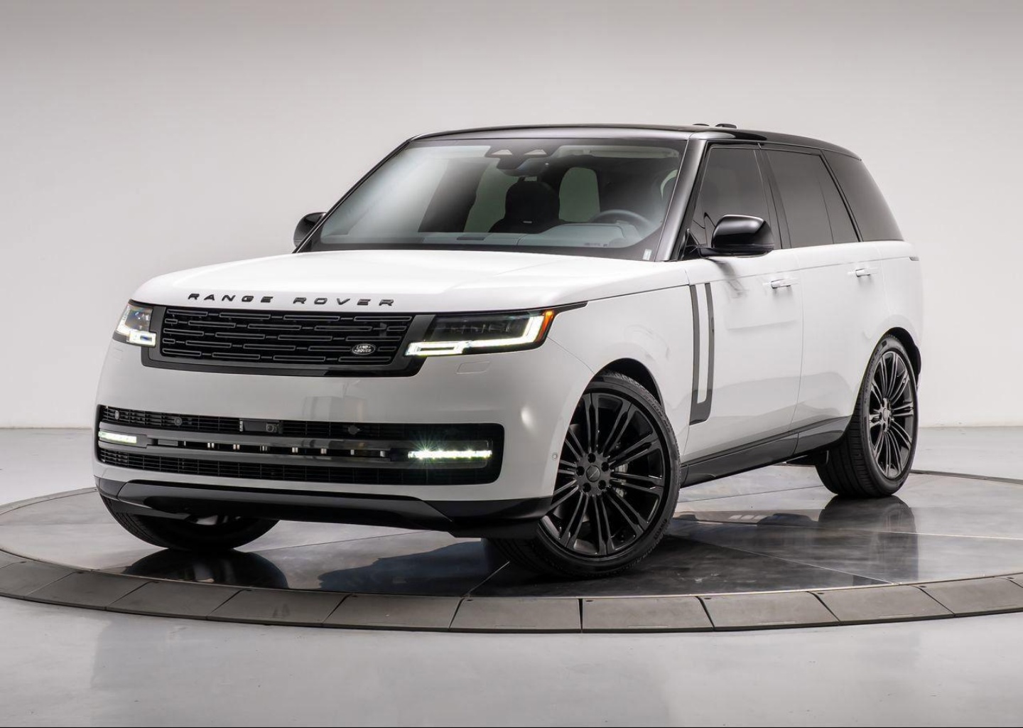 2026 Land Rover Range Rover 3.0 SE SWB's photo