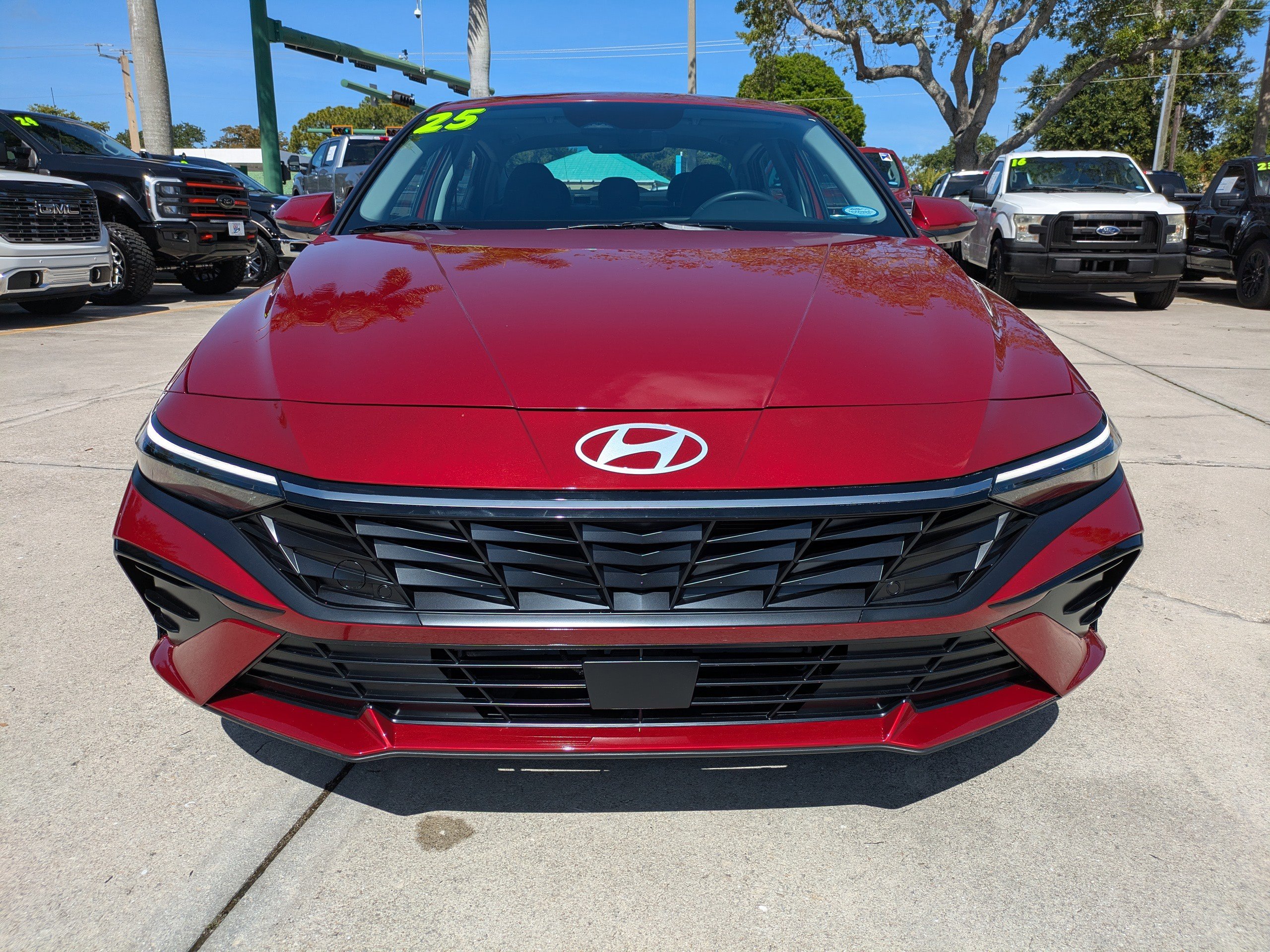 2025 Hyundai Elantra Limited - Photo 15