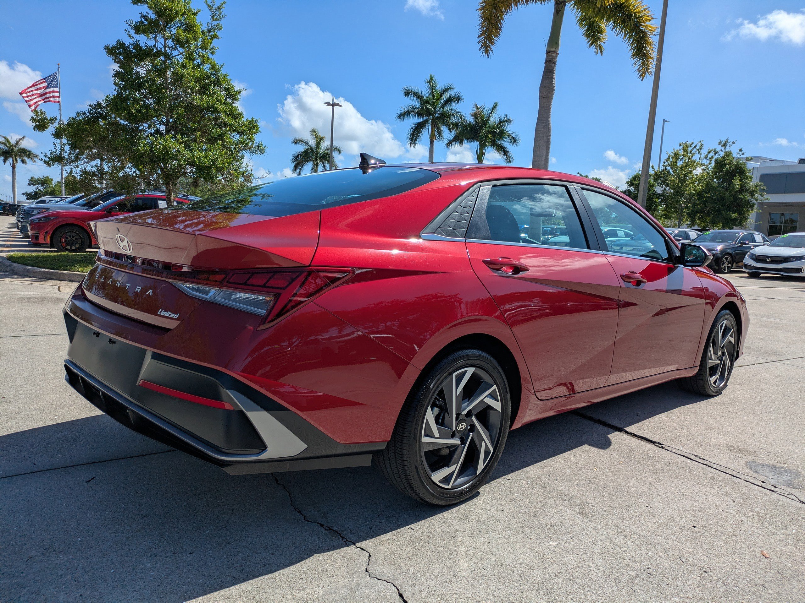 2025 Hyundai Elantra Limited - Photo 32