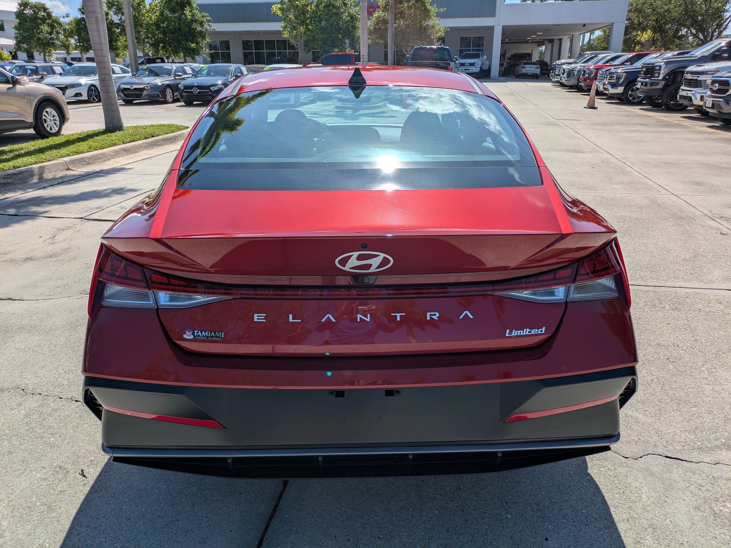 2025 Hyundai Elantra Limited - Photo 34