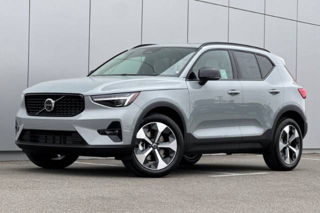 2026 Volvo XC40 B5 Plus