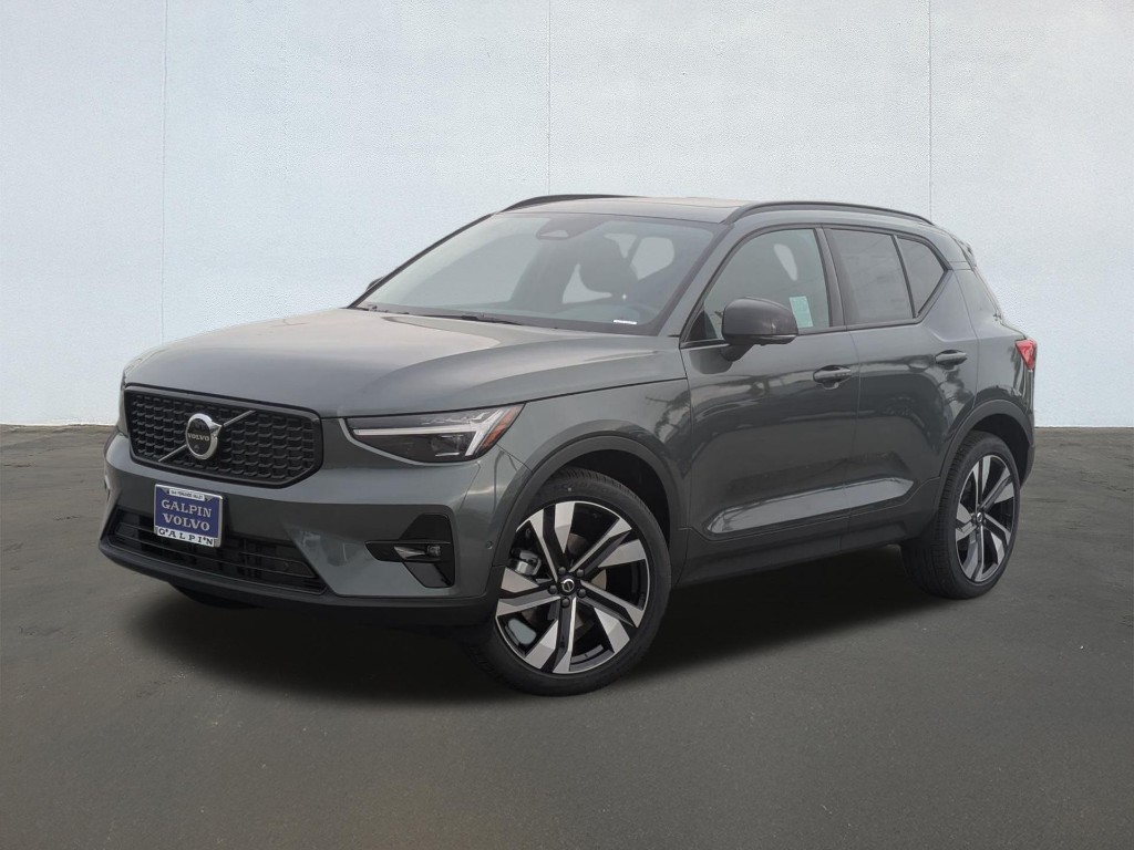 2026 Volvo XC40 Ultra, B5 AWD Gas (mild hybrid), Dark