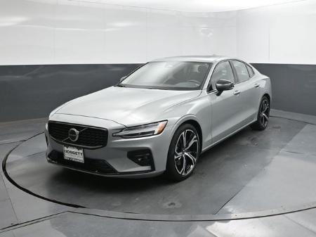 2024 Volvo S60 B5 Core Dark Theme
