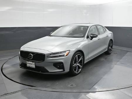2024 Volvo S60 B5 Core Dark Theme