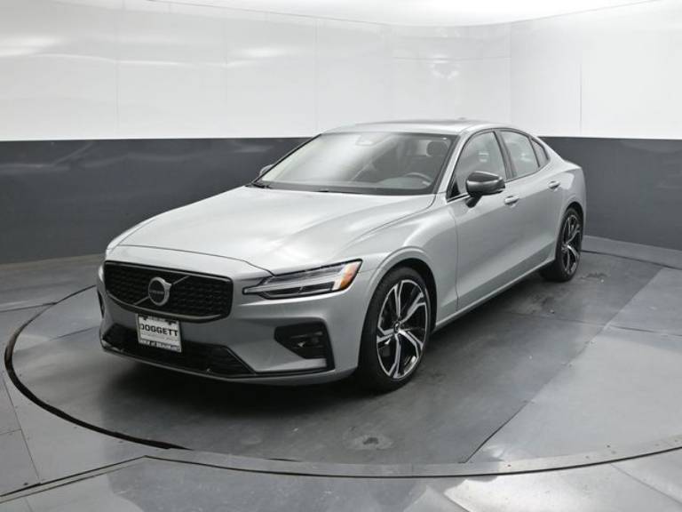 2024 Volvo S60 B5 Core Dark Theme