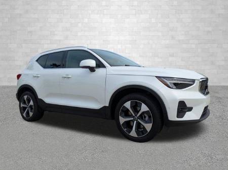 2025 Volvo XC40 B5 Plus Bright Theme