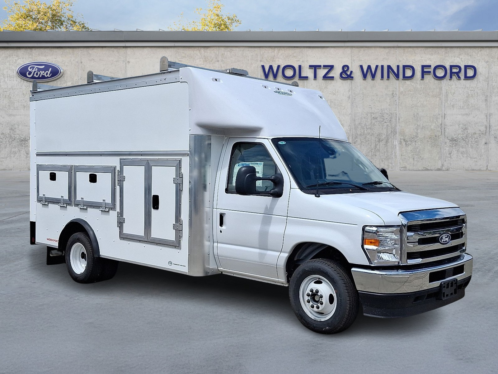 2027 Ford E-450 Workport Base