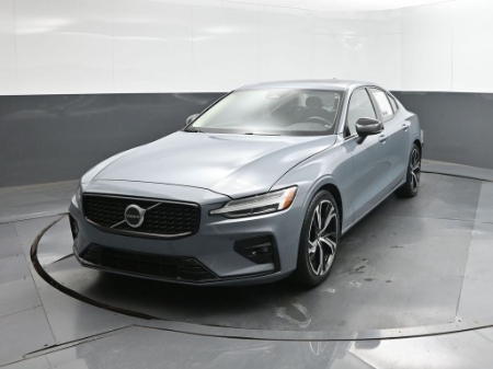 2024 Volvo S60 B5 Core Dark Theme