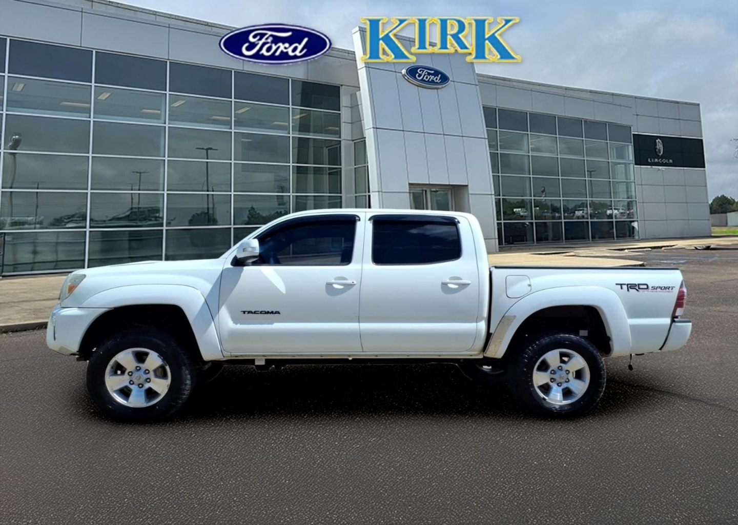 Used 2014 Toyota Tacoma Base with VIN 3TMLU4EN7EM136417 for sale in Grenada, MS