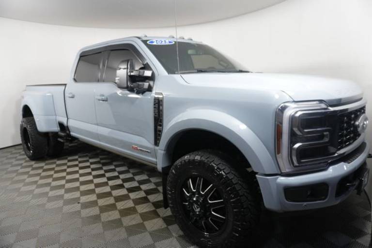 2025 Ford Super Duty F-450 DRW Platinum