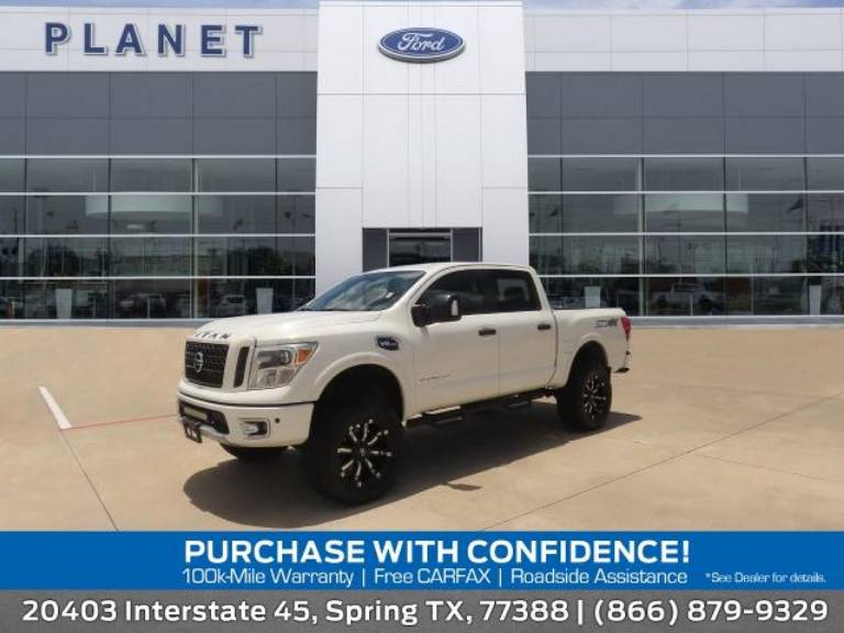 2017 Nissan Titan 4X4 Crew Cab PRO-4X