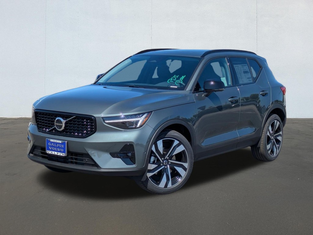 2026 Volvo XC40 Ultra, B5 AWD Gas (mild hybrid), Dark
