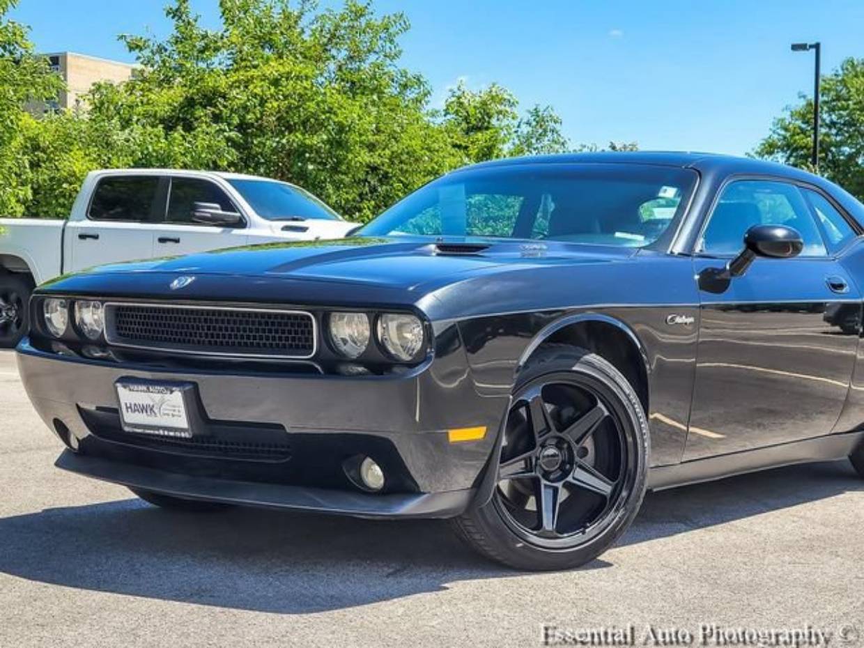 Used 2010 Dodge Challenger R/T with VIN 2B3CJ5DTXAH184356 for sale in Niles, IL