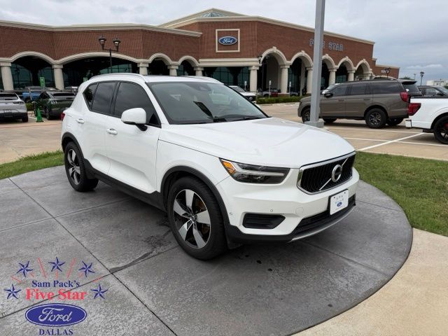 Used 2019 Volvo XC40 Momentum