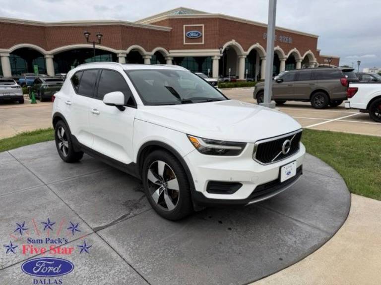 2019 Volvo XC40 Momentum